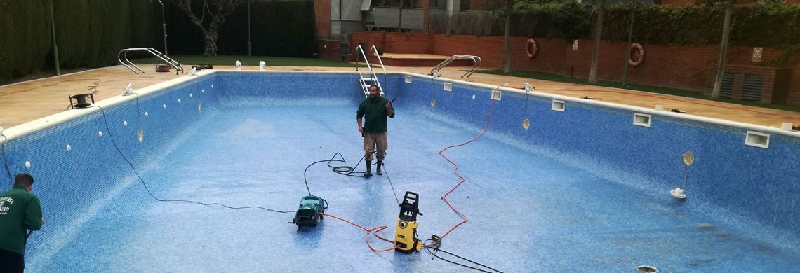 Vorada d’una piscina comunitària