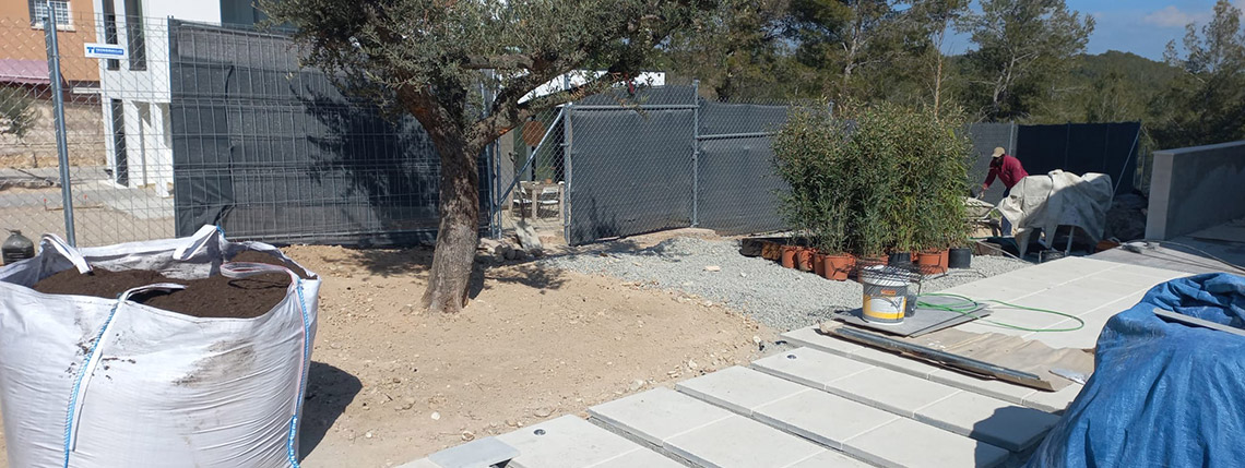 Creació de jardí en una casa de nova construcció